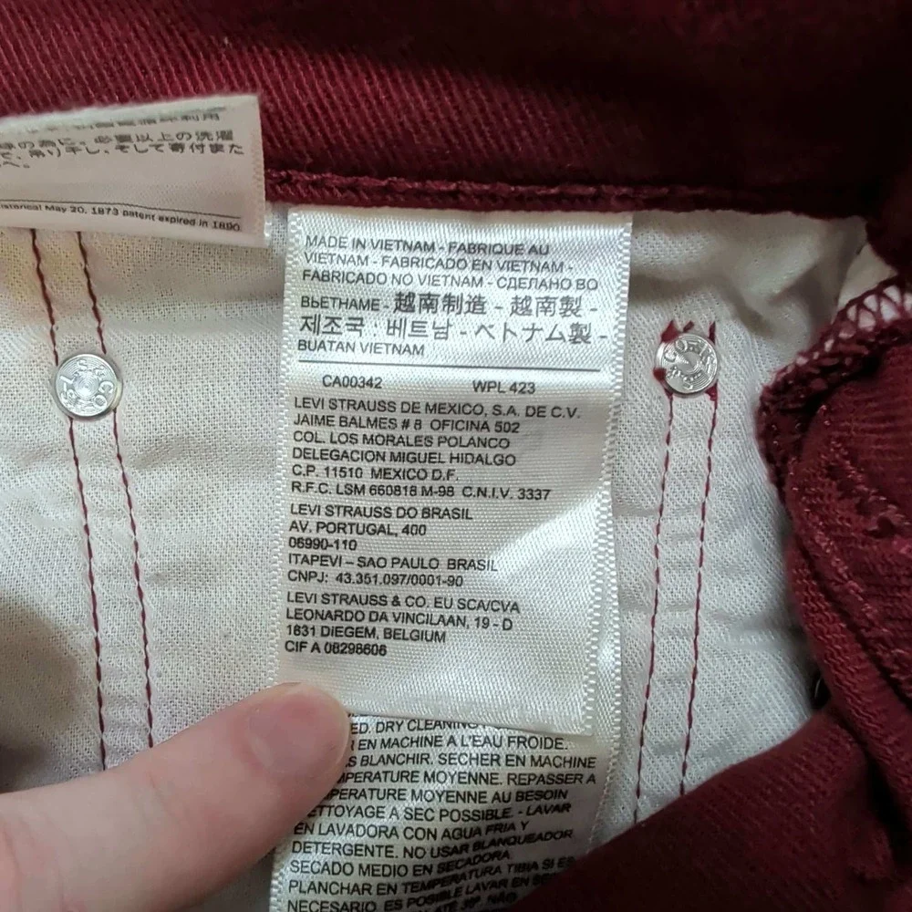 Levi's 511 Denim Shorts Mens 33 Burgundy Red Slim Fit Raw Hem
